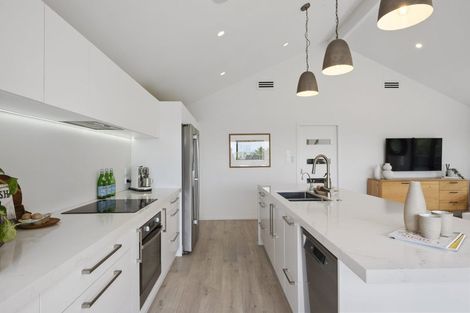 Photo of property in 1/16 Clematis Avenue, Murrays Bay, Auckland, 0630