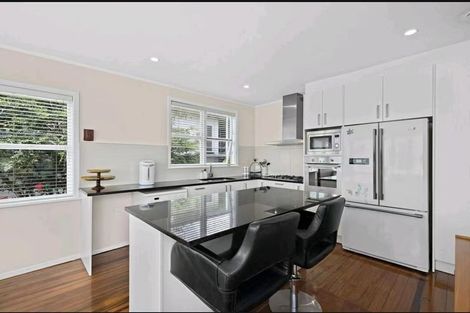 Photo of property in 2/221 Onewa Road, Birkenhead, Auckland, 0626