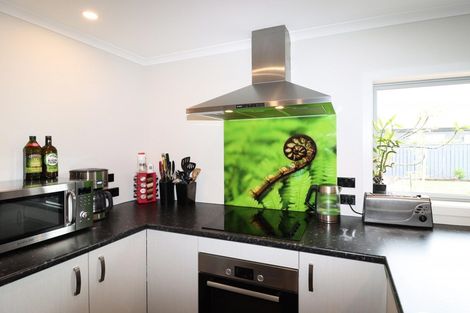 Photo of property in 1 Routhan Way, Carterton, 5713