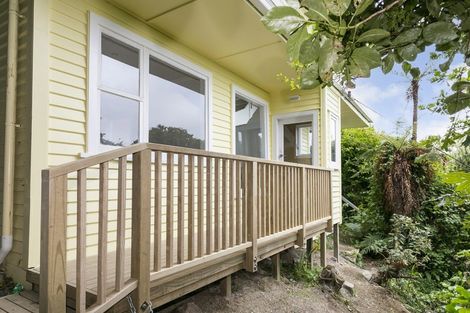 Photo of property in 33 Garden Road, Northland, Wellington, 6012