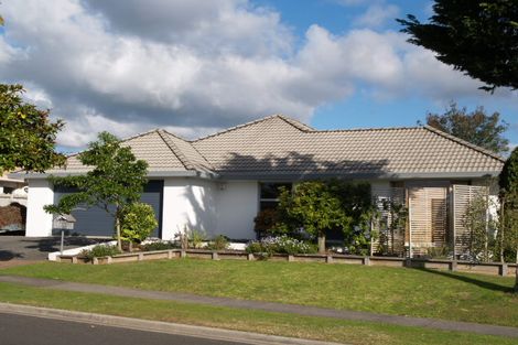 Photo of property in 35 Bob Charles Drive, Golflands, Auckland, 2013