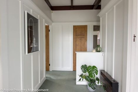 Photo of property in 21 Pupuke Road, Birkenhead, Auckland, 0627