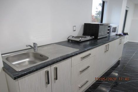 Photo of property in 5 Fernhaven Place, Massey, Auckland, 0614