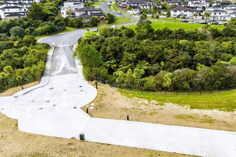 Photo of property in 16 Mcmenamin Place, Fairview Heights, Auckland, 0632