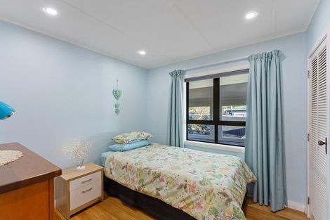 Photo of property in 10 Winara Avenue, Waikanae, 5036