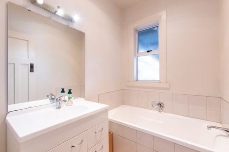 Photo of property in 32 Tennyson Street, Dannevirke, 4930