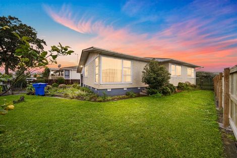 Photo of property in 21 Convair Crescent, Mangere, Auckland, 2022