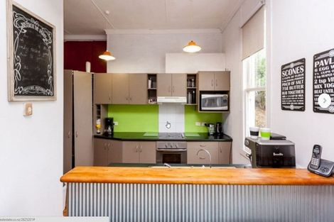 Photo of property in 421a South Road, Omata, New Plymouth, 4374