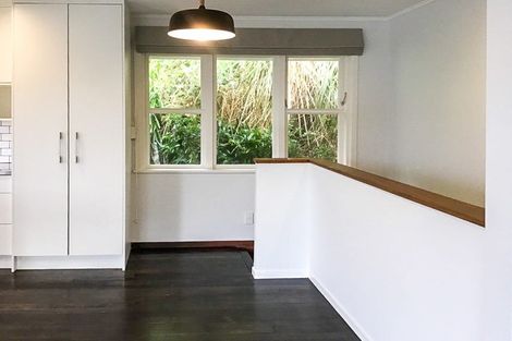 Photo of property in 18 Cave Road, Houghton Bay, Wellington, 6023