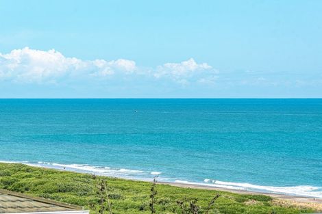 Photo of property in 2 Kapiti Terrace, Castlecliff, Whanganui, 4501