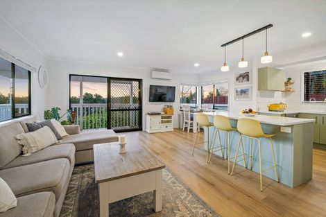 Photo of property in 10 Emery Grove, Bayview, Auckland, 0629