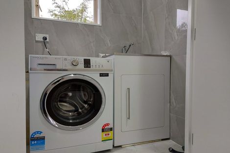 Photo of property in 17 Burgundy Park Avenue, Henderson, Auckland, 0612