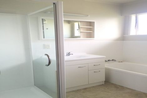 Photo of property in 15 Hauraki Crescent, Pinehill, Auckland, 0632