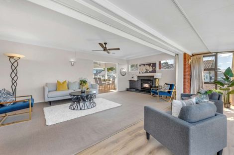 Photo of property in 75 Ennis Avenue, Pakuranga Heights, Auckland, 2010