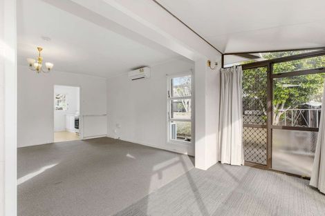 Photo of property in 1/5 Eyre Street, Henderson, Auckland, 0612