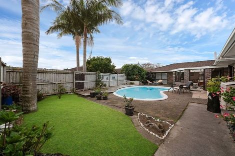 Photo of property in 120 Walter Strevens Drive, Conifer Grove, Takanini, 2112
