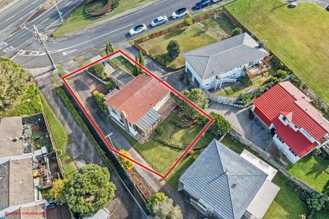 Photo of property in 1/3 Hall Road, Glenfield, Auckland, 0629