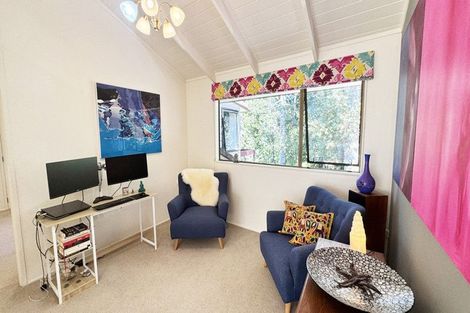 Photo of property in 11 Fitzpatrick Place, Chatswood, Auckland, 0626