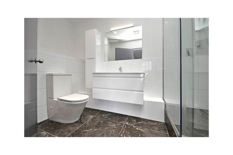 Photo of property in 7/2 Atarangi Road, Greenlane, Auckland, 1051
