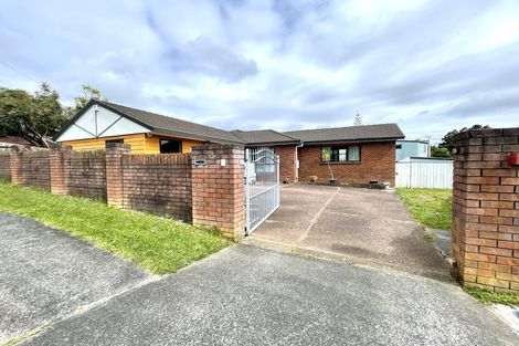 Photo of property in 5 Avonleigh Road, Green Bay, Auckland, 0604