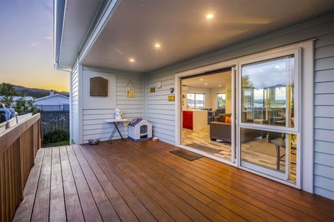 Photo of property in 3 Karaka Road, Kawakawa Bay, Papakura, 2585