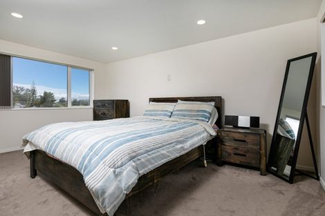 Photo of property in 30 Shah Place, Glen Eden, Auckland, 0602