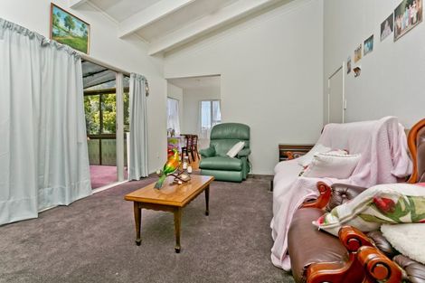 Photo of property in 2/307a Wairau Road, Totara Vale, Auckland, 0627