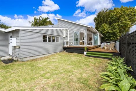 Photo of property in 208 Beach Haven Road, Beach Haven, Auckland, 0626