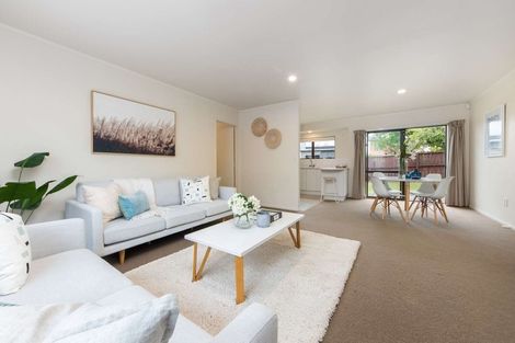 Photo of property in 1/111 Sturges Road, Henderson, Auckland, 0612