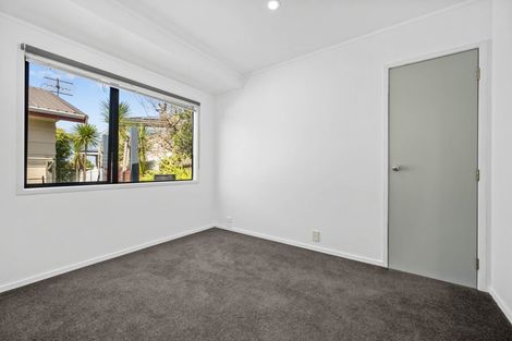Photo of property in 3/52 Agincourt Street, Glenfield, Auckland, 0629