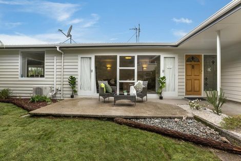 Photo of property in 68 Larsen Crescent, Tawa, Wellington, 5028