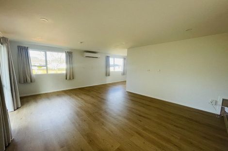 Photo of property in 3 St Margaret Place, West Harbour, Auckland, 0618