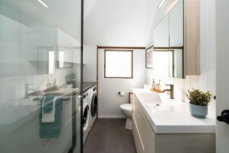 Photo of property in 138 Akaroa Drive, Maupuia, Wellington, 6022