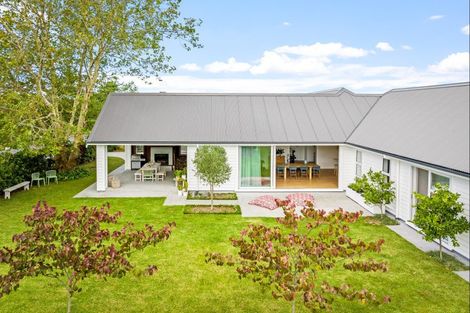 Photo of property in 12 Sandpiper Avenue, Point Wells, 0986