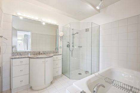 Photo of property in Broadwater Apartments, 214 Oriental Parade, Oriental Bay, Wellington, 6011