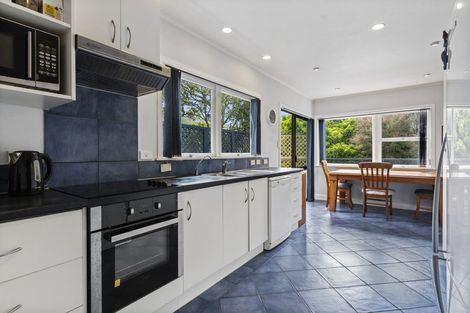 Photo of property in 77 Buscomb Avenue, Henderson, Auckland, 0610