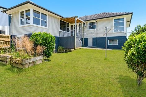 Photo of property in 11 Eastglen Road, Glen Eden, Auckland, 0602