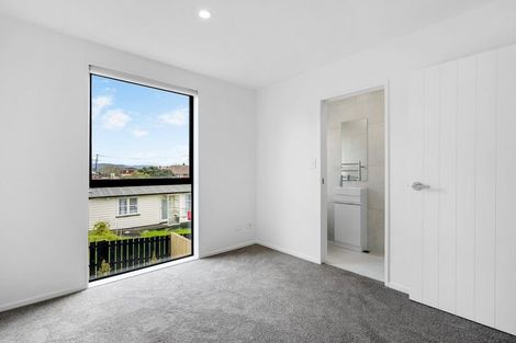 Photo of property in 1/2 Windermere Crescent, Blockhouse Bay, Auckland, 0600