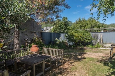 Photo of property in 52 Rewarewa Crescent, Waikanae, 5036