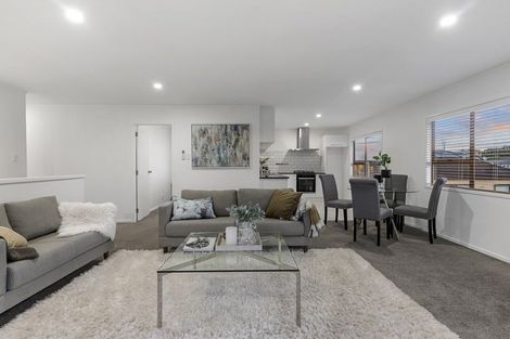 Photo of property in 61b Highland Park Drive, Highland Park, Auckland, 2010