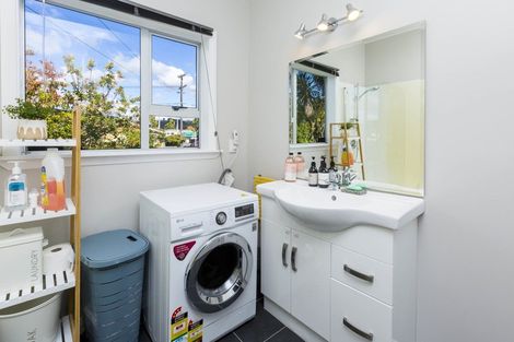 Photo of property in 2 Oxford Crescent, Ebdentown, Upper Hutt, 5018