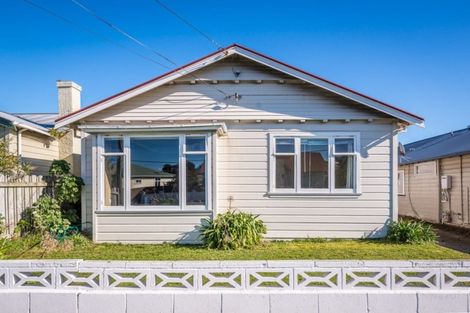 Photo of property in 204 Coutts Street, Rongotai, Wellington, 6022