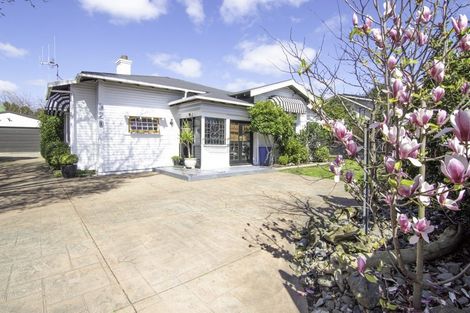 Photo of property in 320 Featherston Street, Palmerston North, 4410