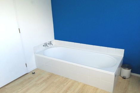 Photo of property in 2/50 Chartwell Avenue, Glenfield, Auckland, 0629