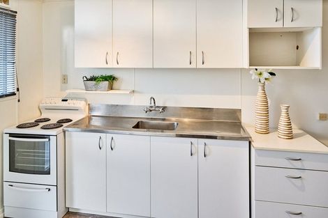 Photo of property in 2/35 Mana Esplanade, Paremata, Porirua, 5026