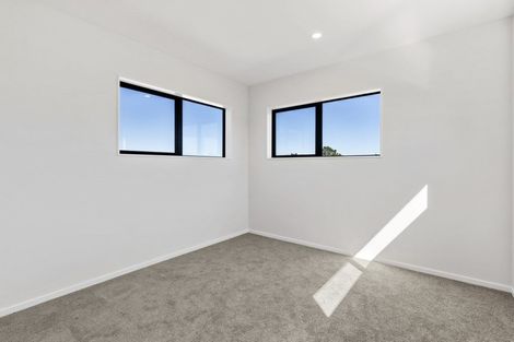 Photo of property in 32a Tupaki Place, Pakuranga Heights, Auckland, 2010