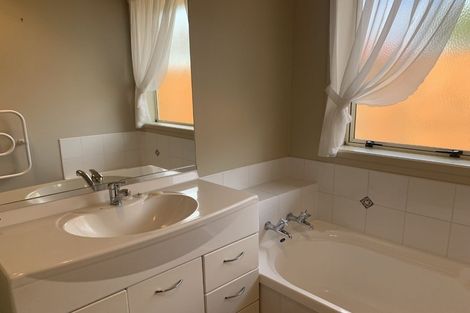 Photo of property in 12 Beachmere Place, Papamoa Beach, Papamoa, 3118