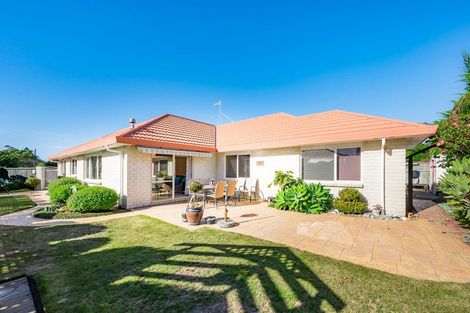 Photo of property in 28 Beach Haven Place, Paraparaumu Beach, Paraparaumu, 5032