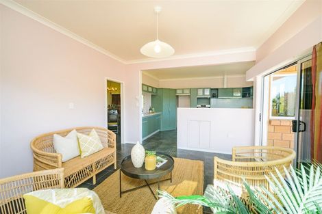 Photo of property in 24 La Lena Grove, Fitzherbert, Palmerston North, 4410
