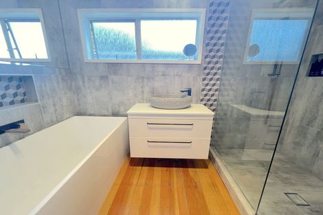 Photo of property in 13 Seabar Place, Glen Eden, Auckland, 0602